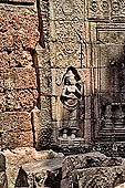 Ta Som temple - bas reliefs of devatas